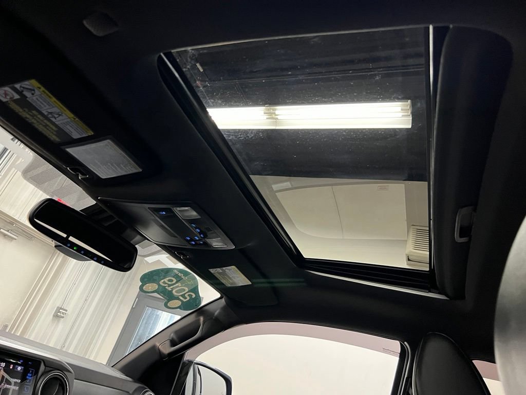 Used 2019 Toyota Tacoma TRD Sport AWD/4WD image 33