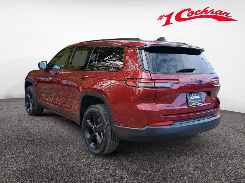 Used 2023 Jeep Grand Cherokee L Laredo image 5