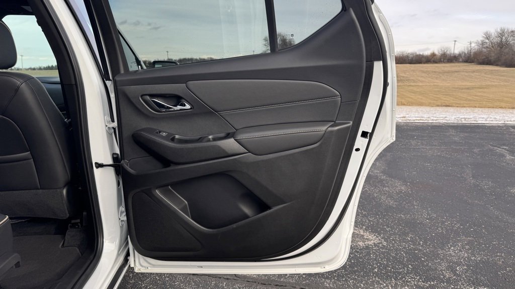 Used 2023 Chevrolet Traverse Premier image 16