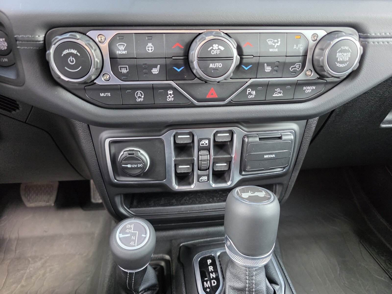 Used 2026 Jeep Wrangler Sahara image 25