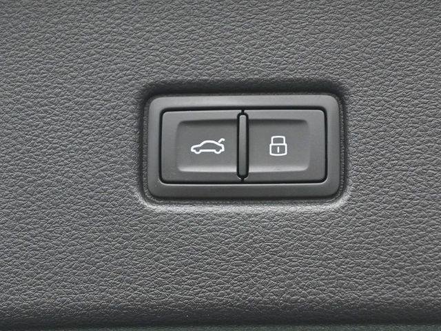 Used 2023 Audi SQ5 Prestige w/ Prestige Package image 34