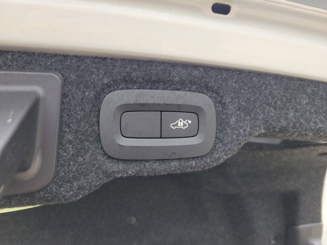 Used 2019 Volvo S60 T5 R-Design image 6