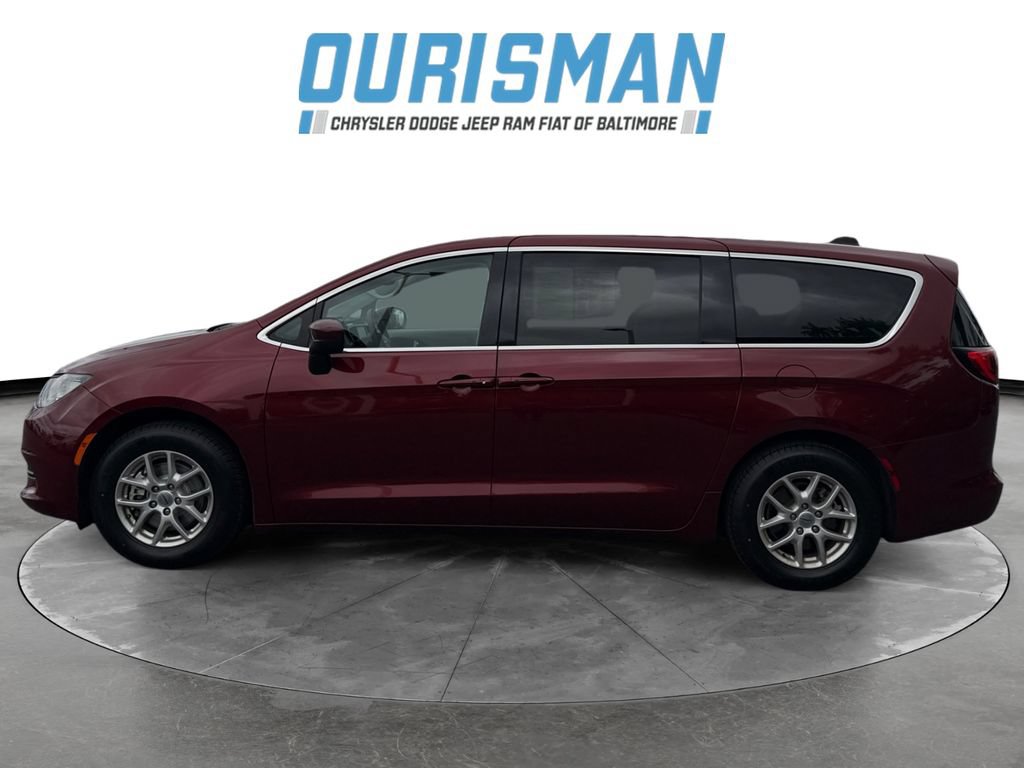 Used 2023 Chrysler Voyager LX FWD image 3