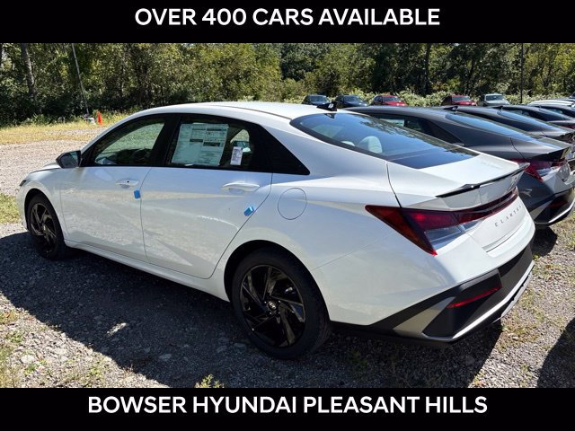 New 2026 Hyundai Elantra SE FWD image 3