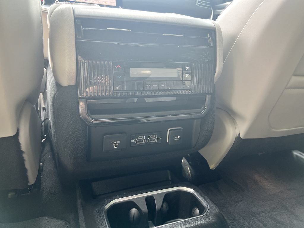 Certified 2025 Jeep Wagoneer Series III w/ Premium Group I AWD/4WD image 19