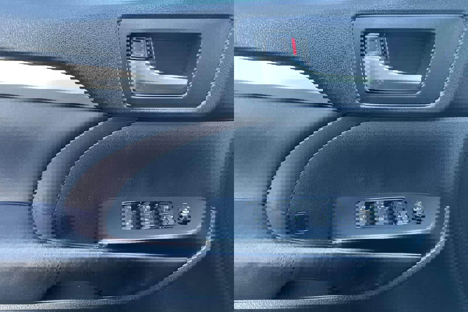 Used 2016 Toyota Highlander XLE image 12