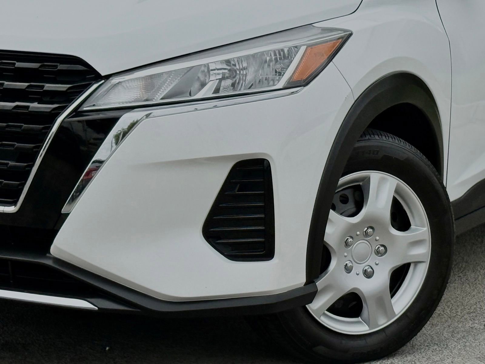 Used 2024 Nissan Kicks S FWD image 3