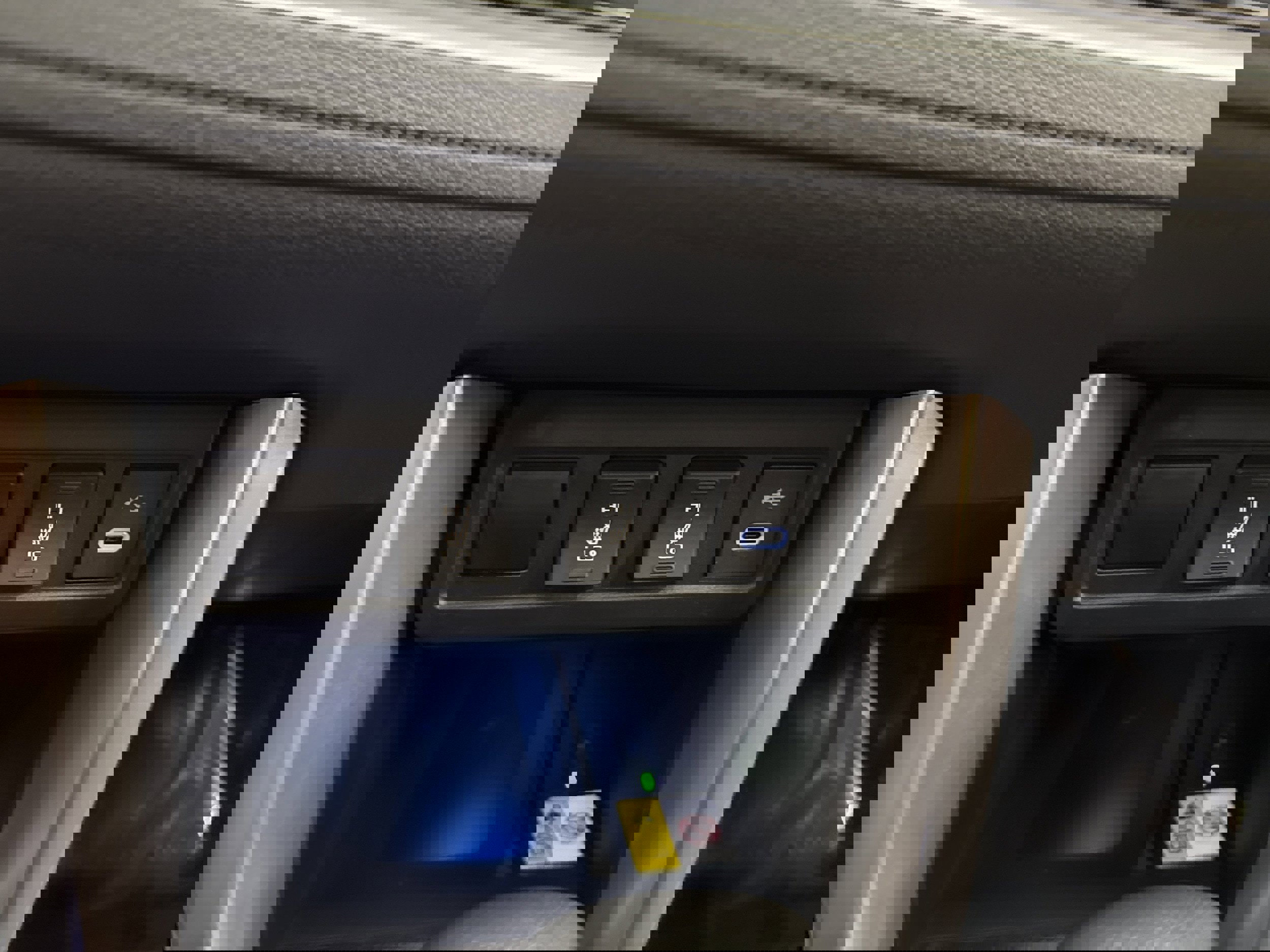 Used 2023 Toyota Corolla Cross XLE w/ Convenience Package image 35