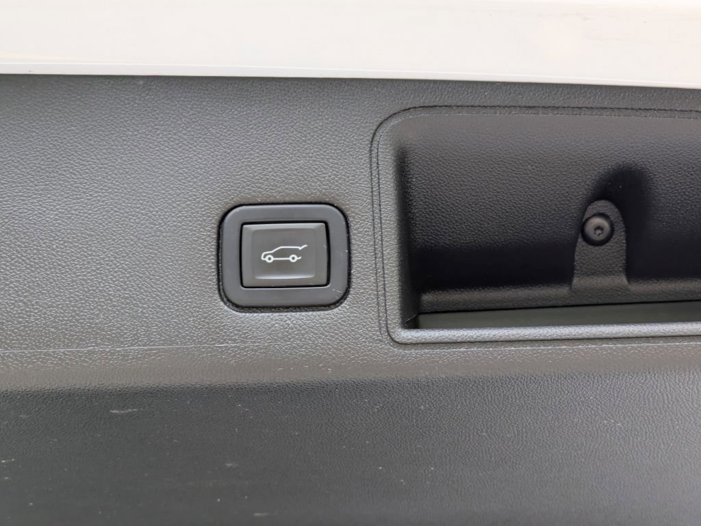 Certified 2022 GMC Terrain SLT w/ LPO, Floor Liner Package AWD/4WD image 35