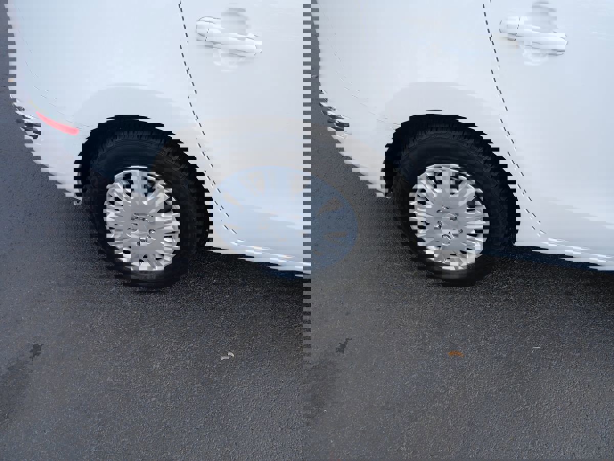 Used 2012 Hyundai Elantra GLS image 32