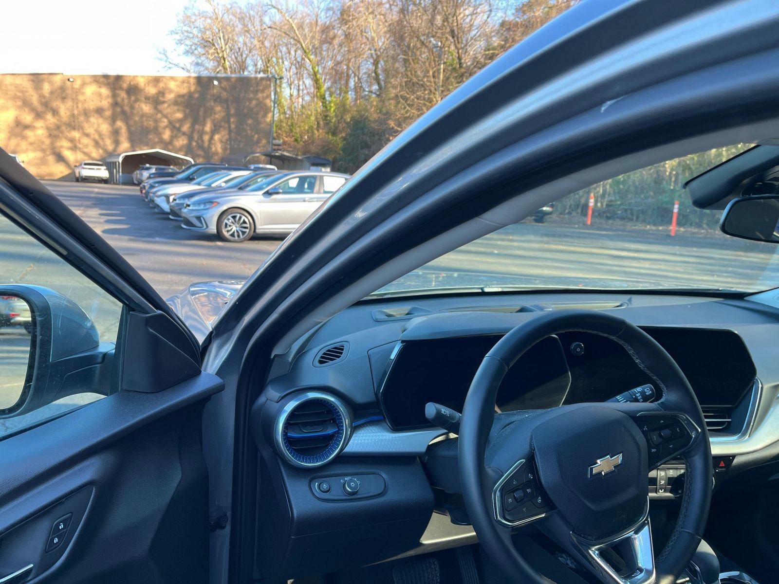 Used 2025 Chevrolet Trax LT w/ LT Convenience Package image 33