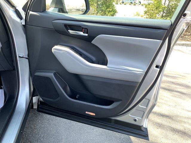 Used 2021 Toyota Highlander XLE image 13