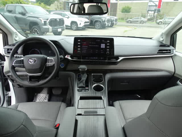 Used 2023 Toyota Sienna Limited AWD/4WD image 21