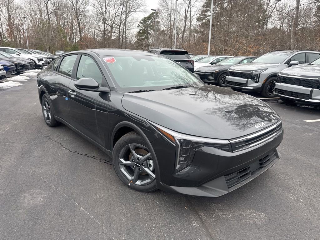 New 2025 Kia K4 LXS image 1
