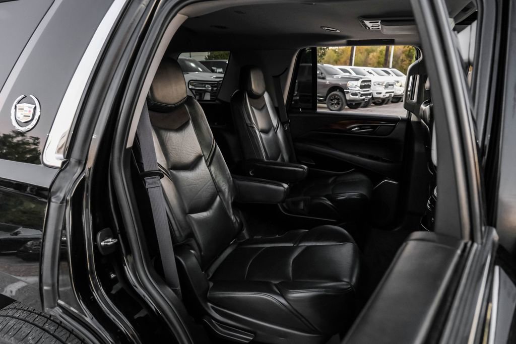 Used 2015 Cadillac Escalade Luxury image 36