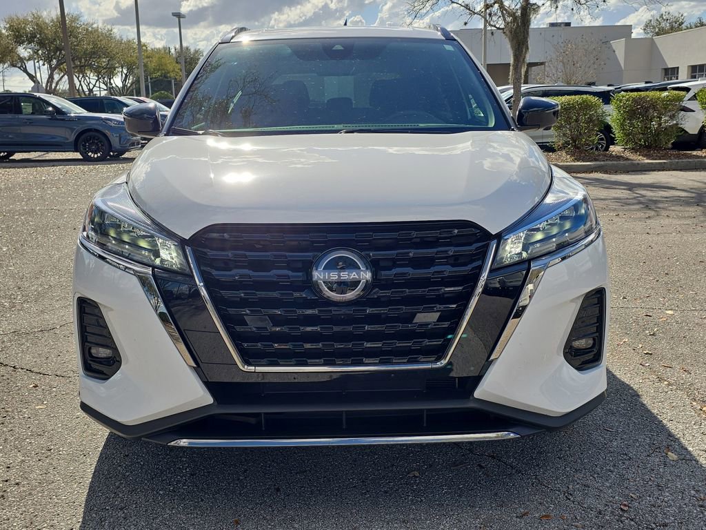 Used 2024 Nissan Kicks SR image 2