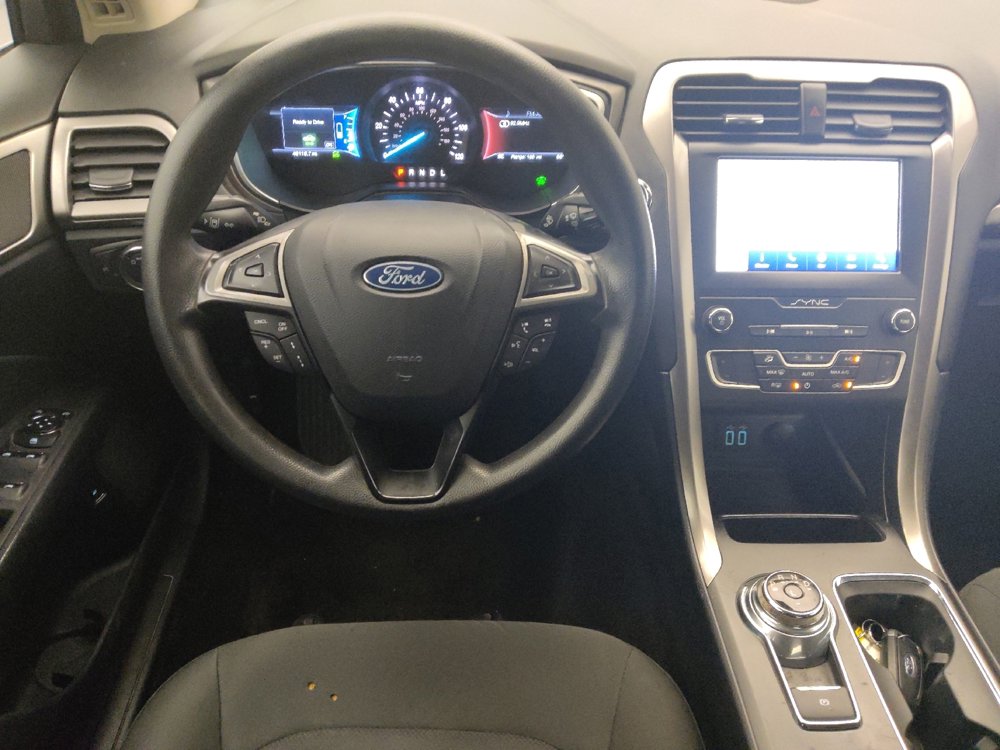 Used 2019 Ford Fusion SE FWD image 22