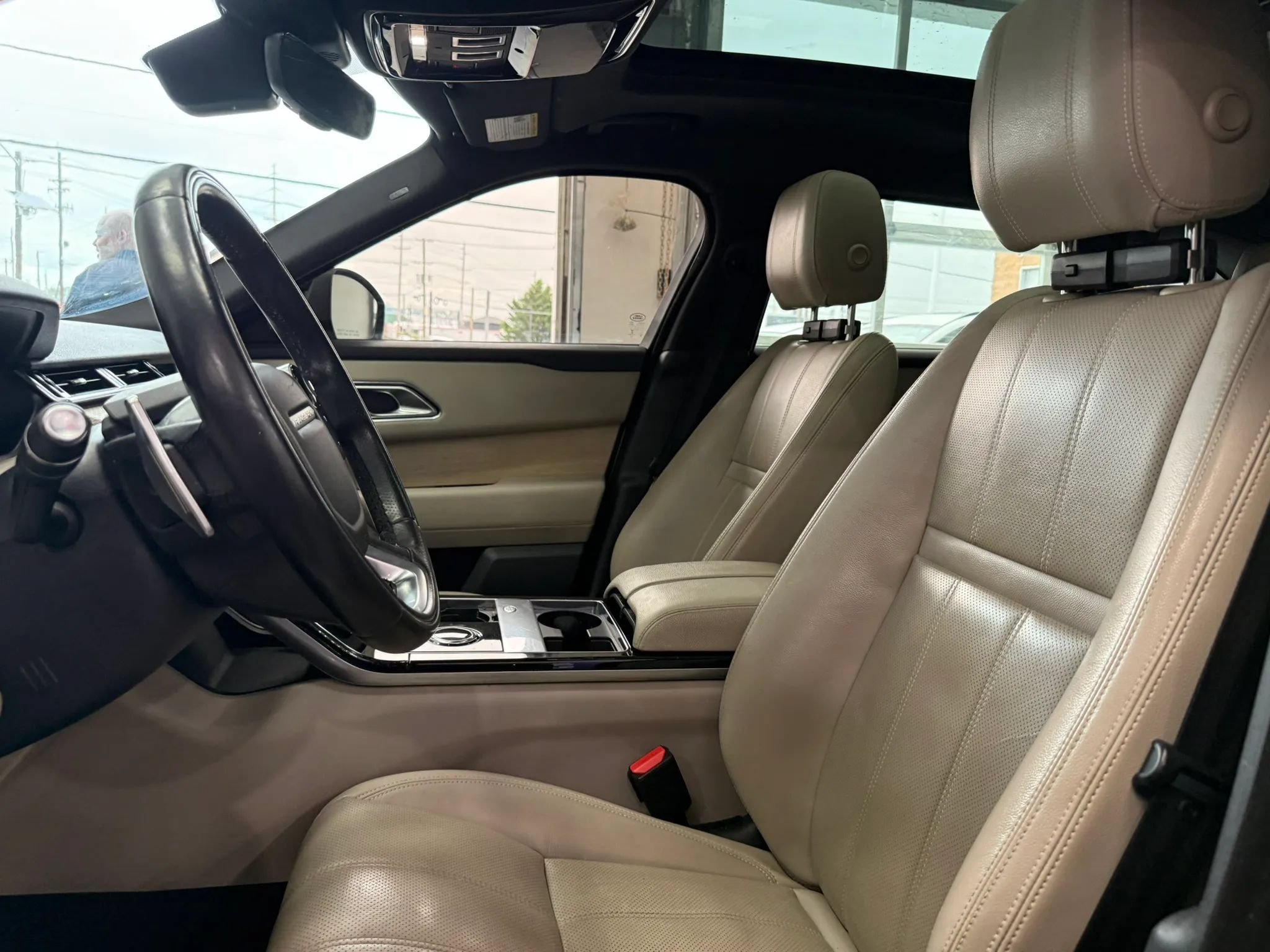 Used 2019 Land Rover Range Rover Velar R-Dynamic SE AWD/4WD image 8