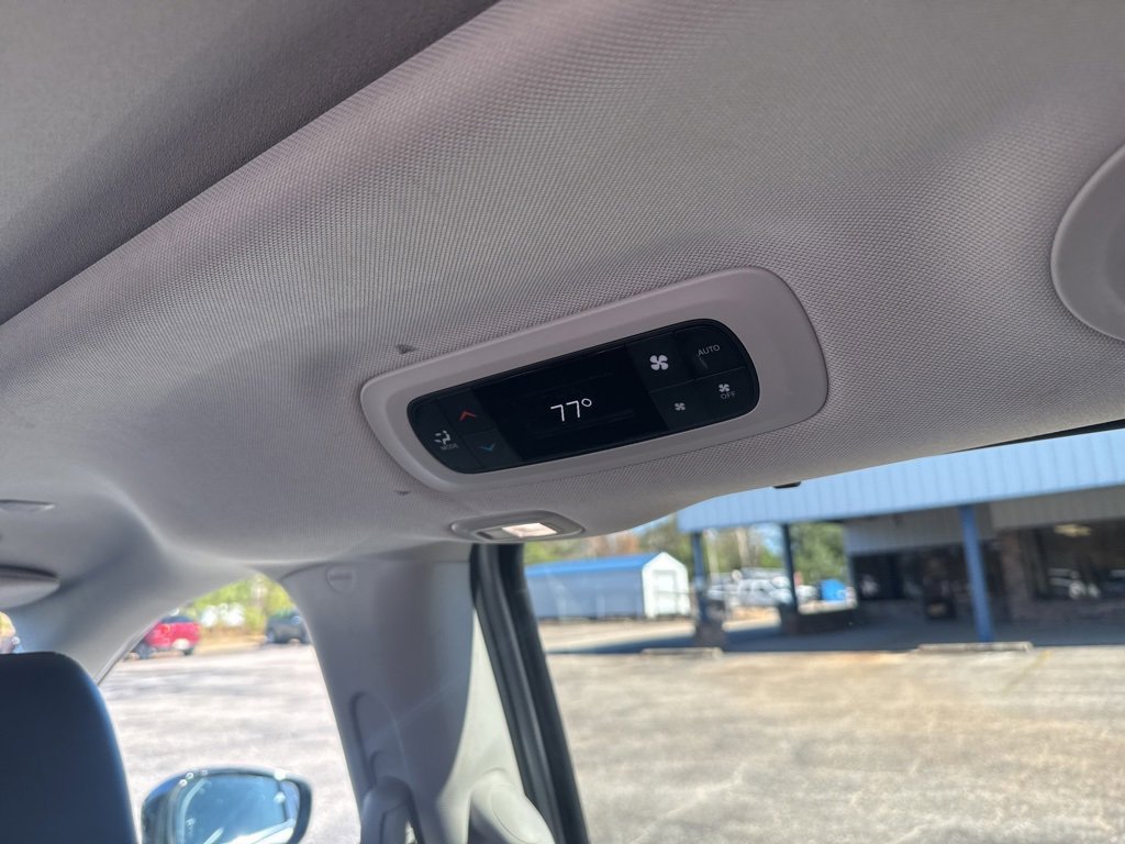 Used 2024 Chrysler Pacifica Limited image 27