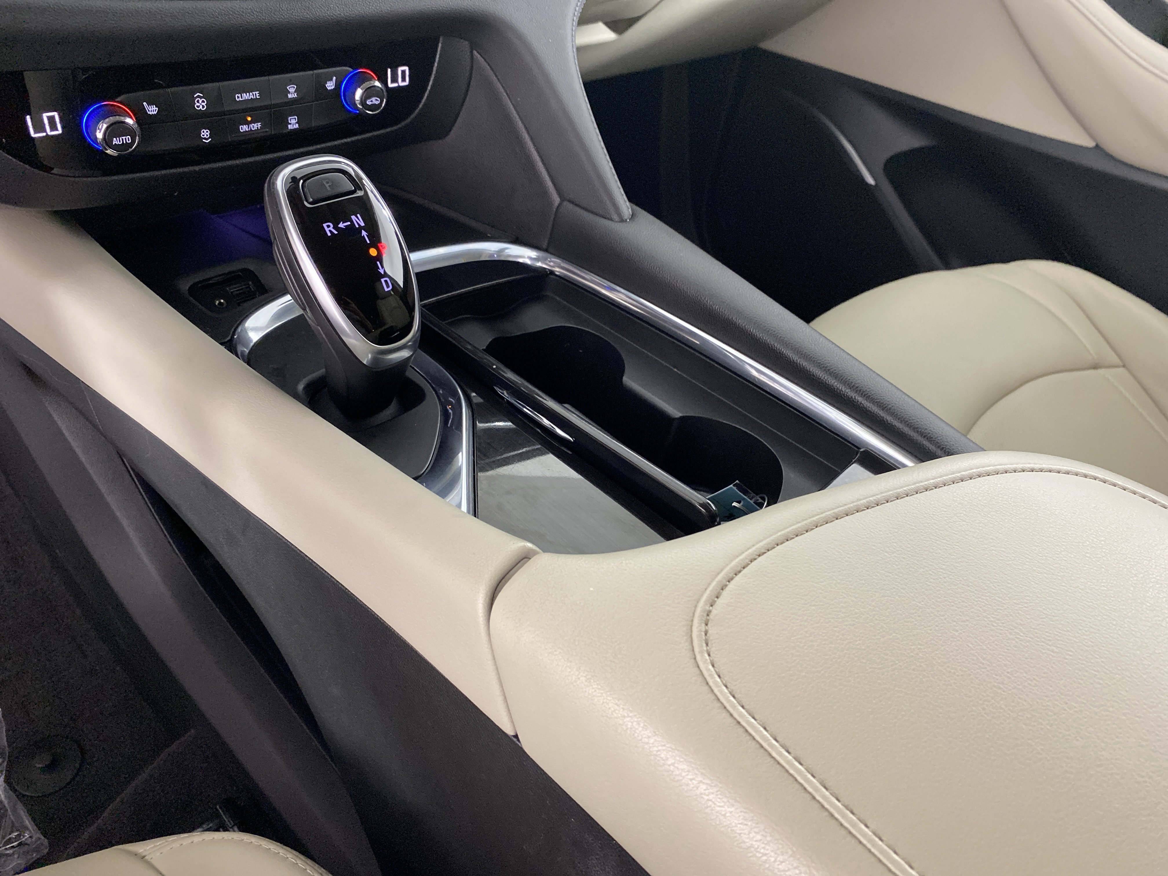 Used 2020 Buick Enclave Essence AWD/4WD image 29