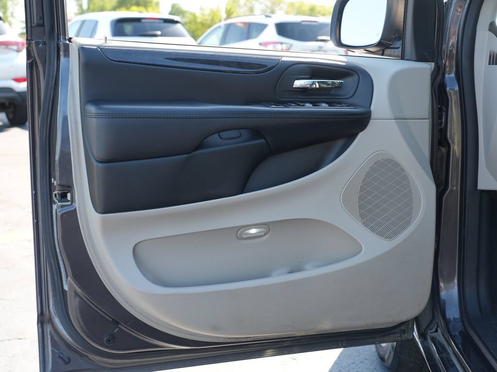 Used 2020 Dodge Grand Caravan SE w/ UConnect Hands-Free Group FWD image 14