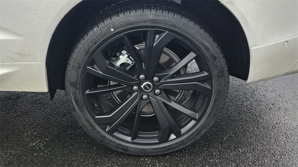 New 2026 Volvo XC60 B5 Ultra w/ Climate Package image 31