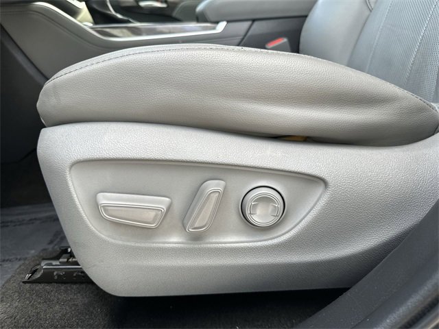 Used 2023 Toyota Highlander Limited image 14