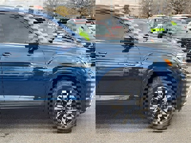 Used 2022 Volkswagen Atlas Cross Sport SE image 2