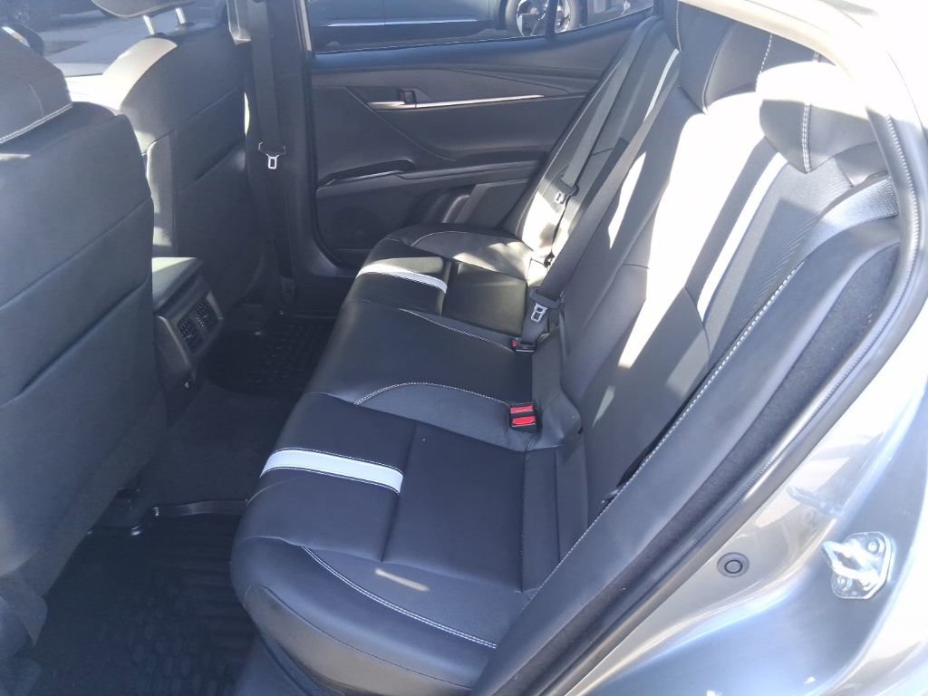 Used 2025 Toyota Camry SE w/ Convenience Package image 20