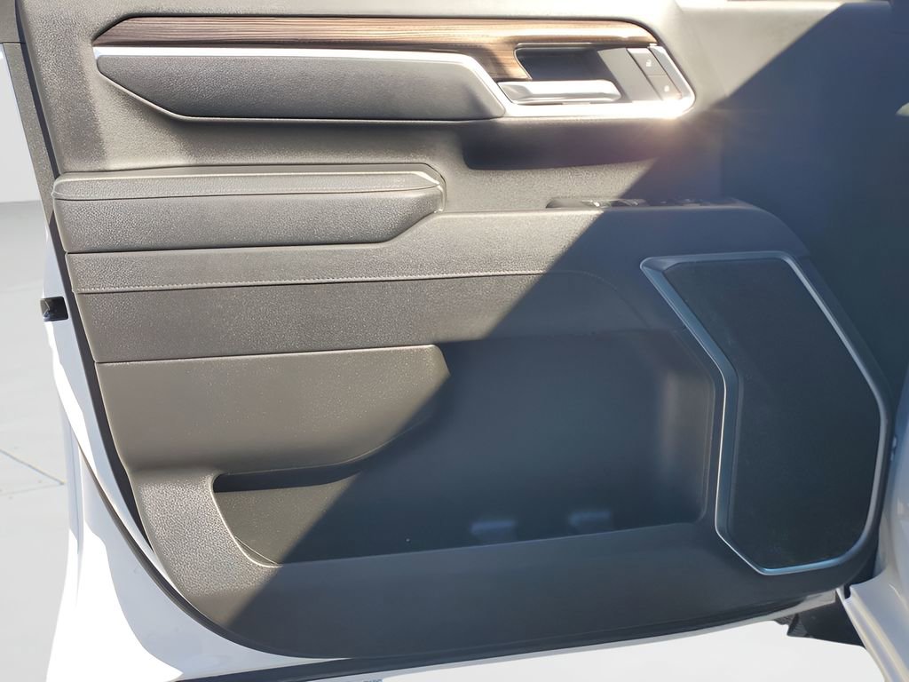 Used 2025 Chevrolet Silverado 2500 LT w/ Convenience Package image 42