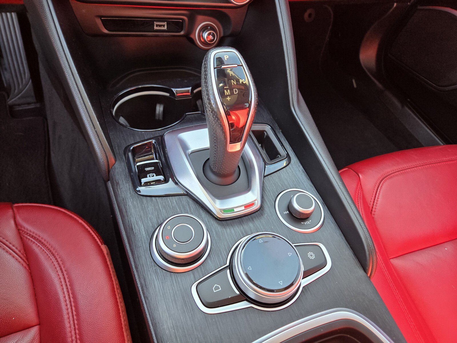 Used 2021 Alfa Romeo Giulia Sprint w/ Nero Edizione image 21