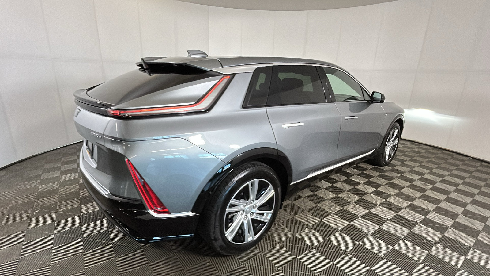 Used 2024 Cadillac Lyriq Tech AWD/4WD image 3