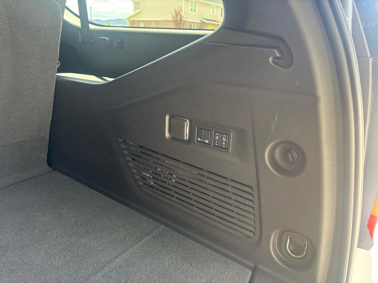 Used 2025 GMC Yukon XL Elevation w/ Elevation Premium Package image 7