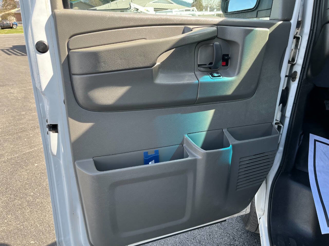 Used 2015 Chevrolet Express 2500 RWD image 9