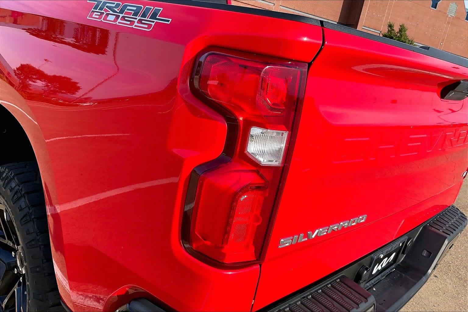 Used 2021 Chevrolet Silverado 1500 LT Trail Boss w/ Convenience Package II AWD/4WD image 31