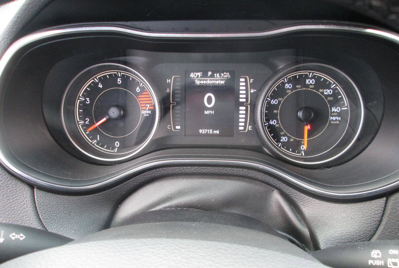 Used 2019 Jeep Cherokee Latitude Plus w/ Comfort/Convenience Group AWD/4WD image 11