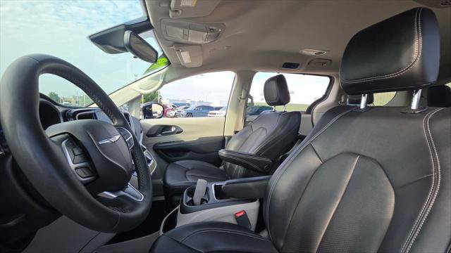 Certified 2024 Chrysler Pacifica Touring-L FWD image 23