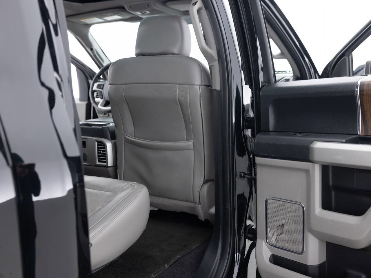 Used 2016 Ford F150 Lariat AWD/4WD image 34