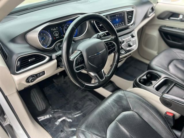Used 2020 Chrysler Pacifica Touring-L image 12
