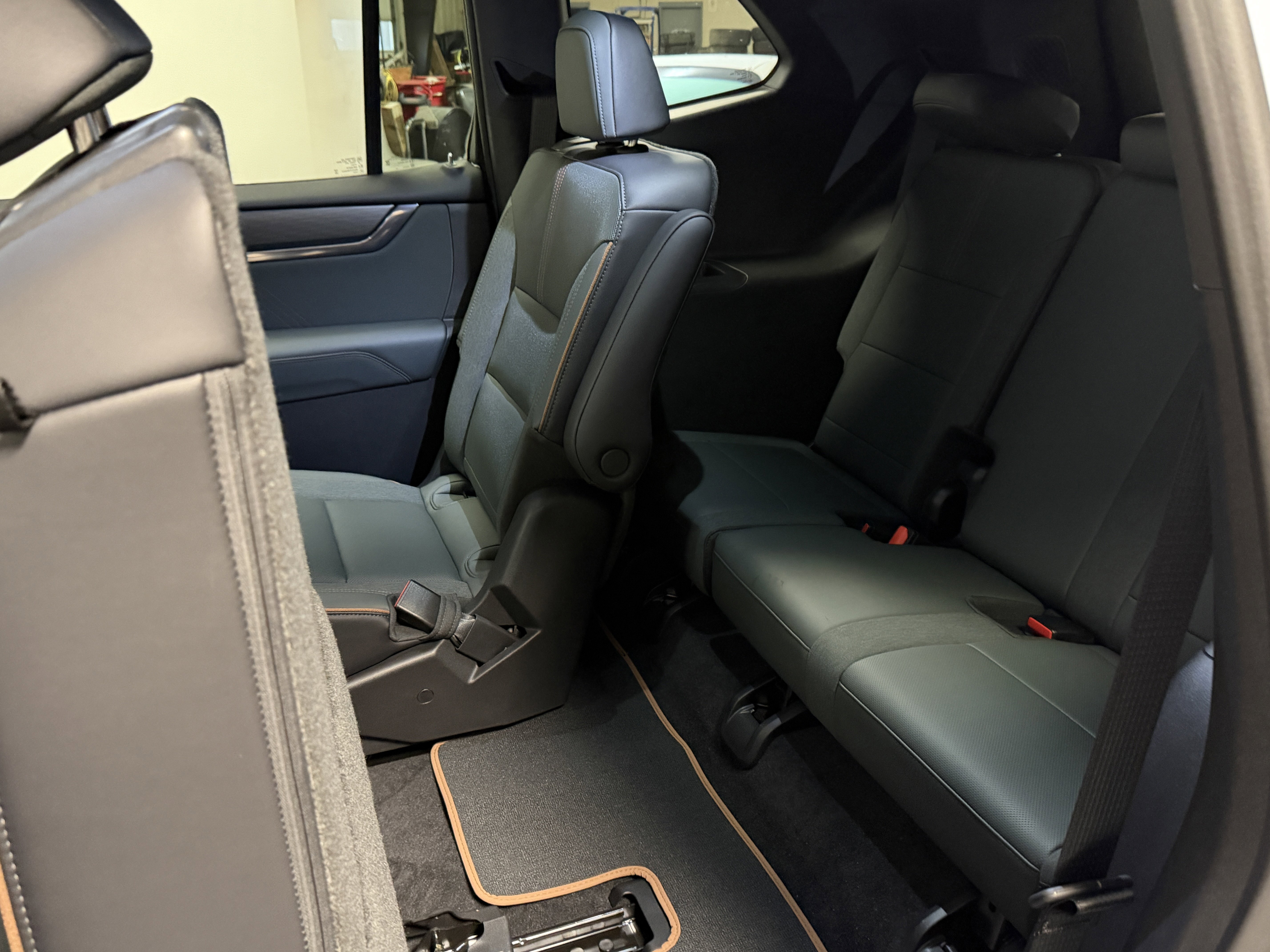 Used 2025 GMC Acadia AT4 w/ Luxury Package image 28