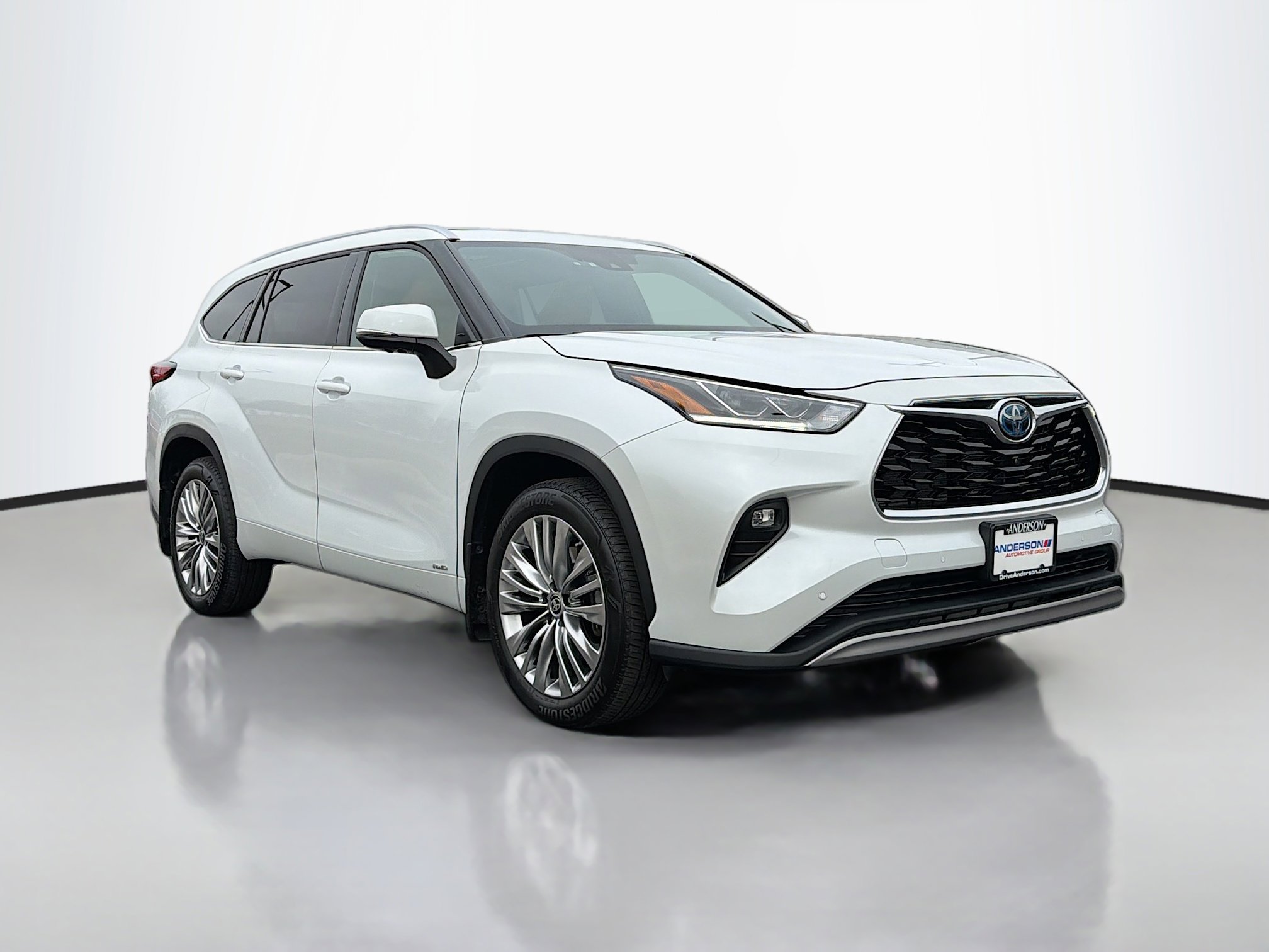 Used 2023 Toyota Highlander Platinum image 1