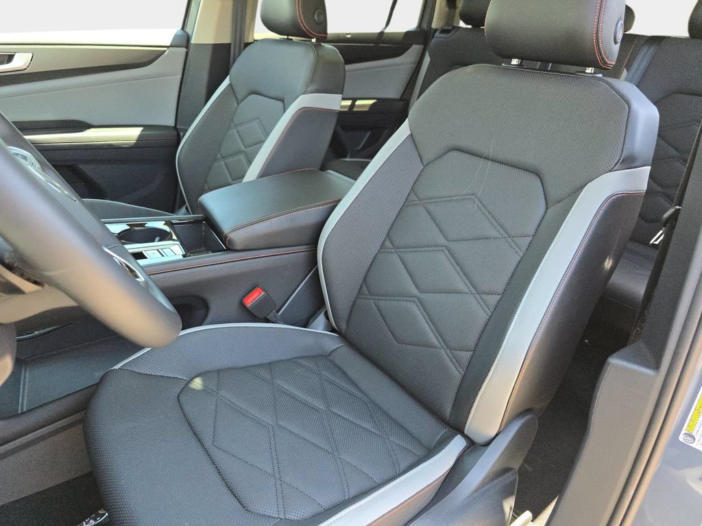Used 2024 Volkswagen Atlas Peak Edition SE AWD/4WD image 19