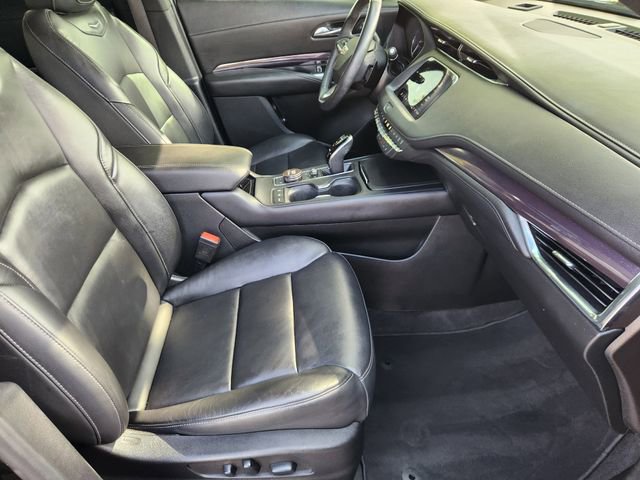 Used 2022 Cadillac XT4 Luxury w/ Cold Weather Package FWD image 14