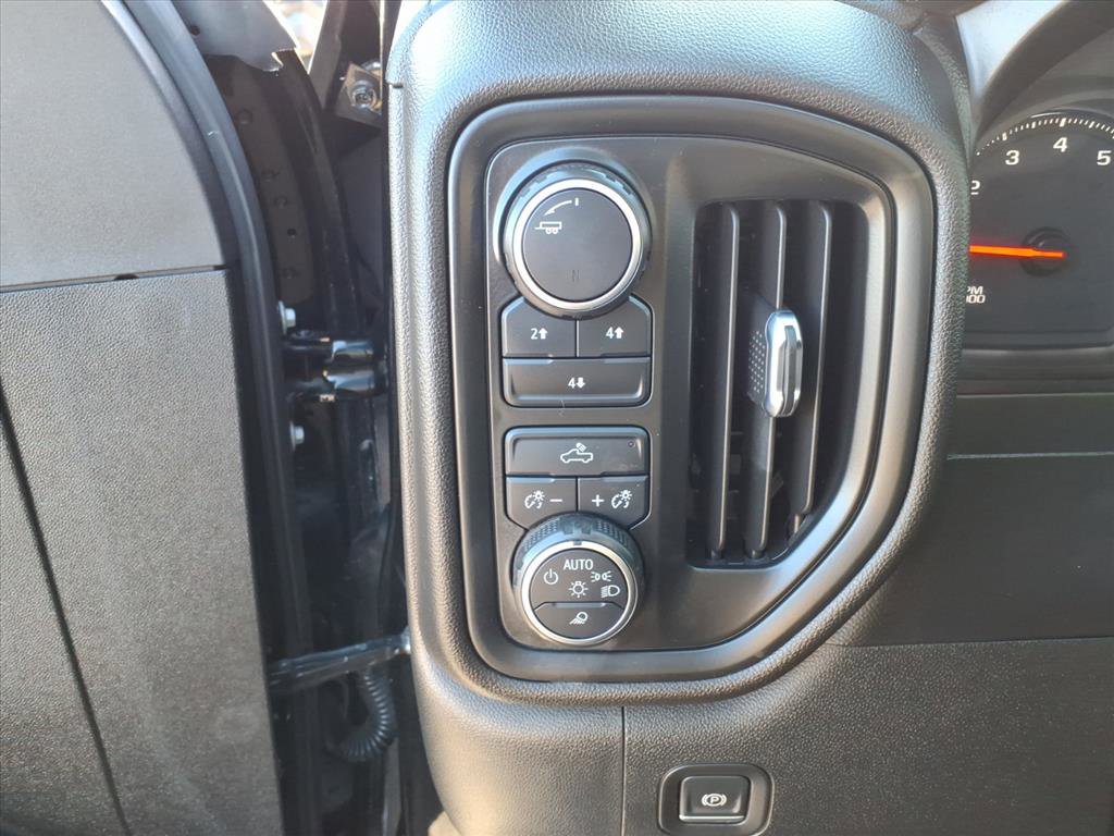 Used 2022 Chevrolet Silverado 2500 Custom w/ Custom Value Package image 12