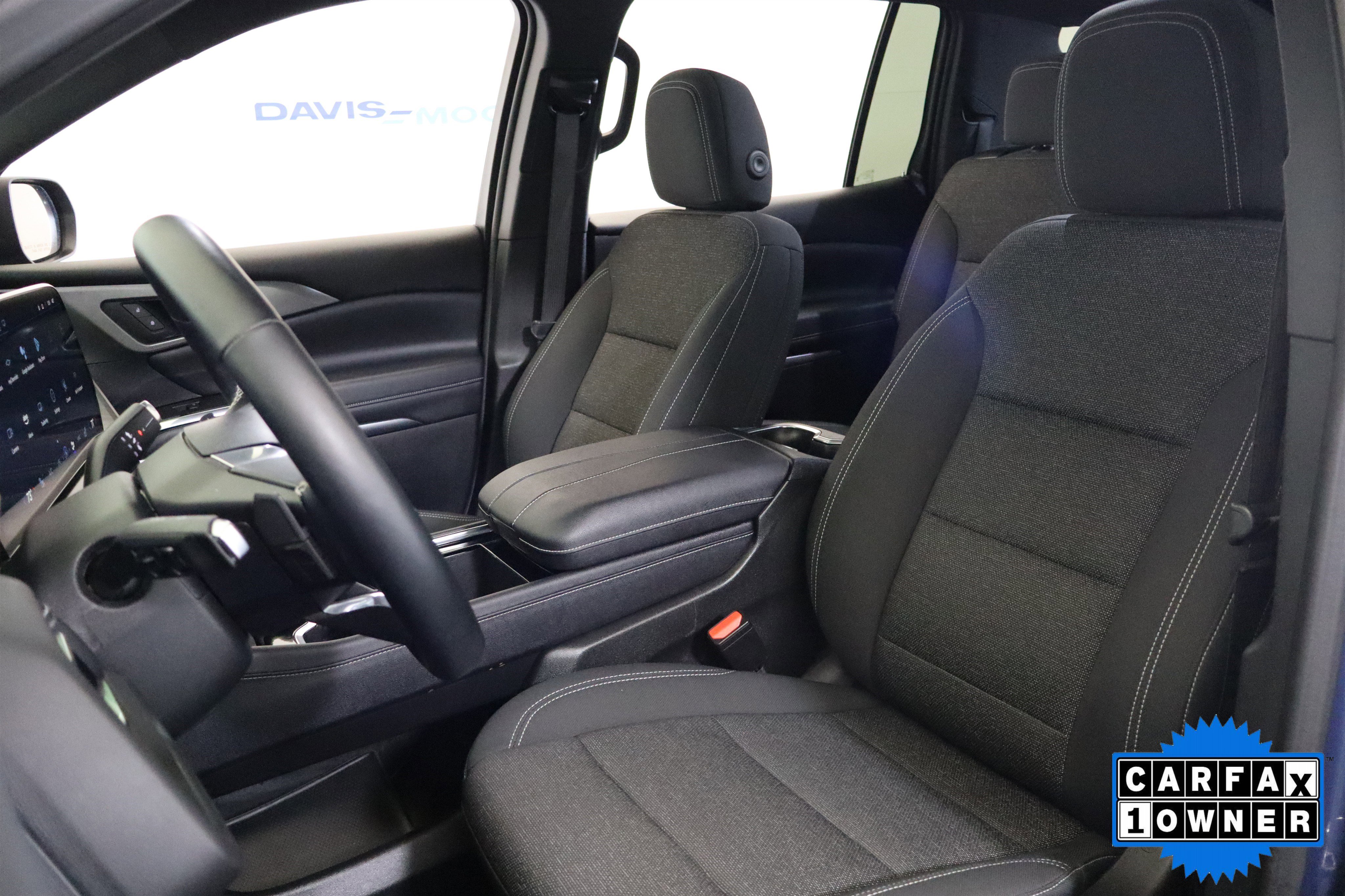 Used 2025 Chevrolet Traverse LT image 20