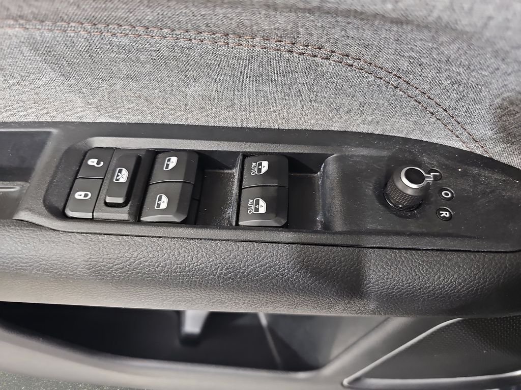 Used 2023 Jeep Compass Latitude AWD/4WD image 29