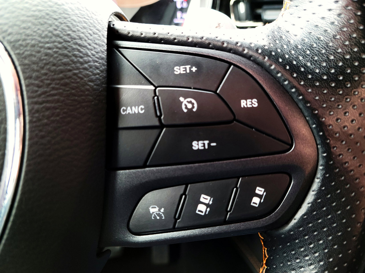 Used 2022 Dodge Durango R/T w/ Hemi Orange Plus Package image 11