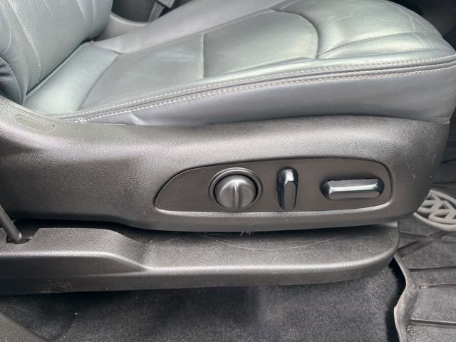 Used 2018 Buick Enclave Essence AWD/4WD image 12