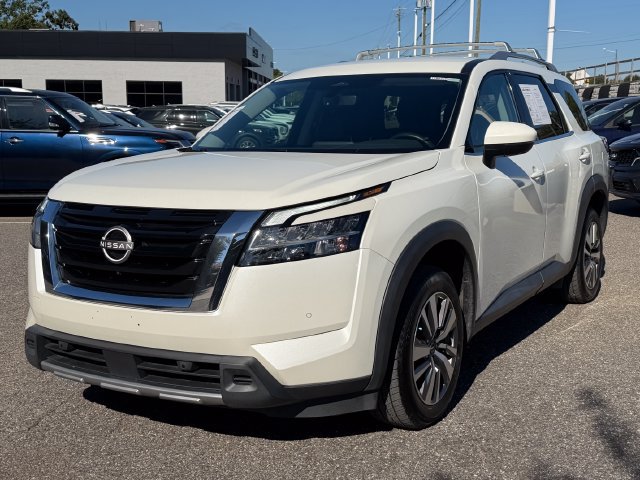 Used 2023 Nissan Pathfinder SL AWD/4WD image 9
