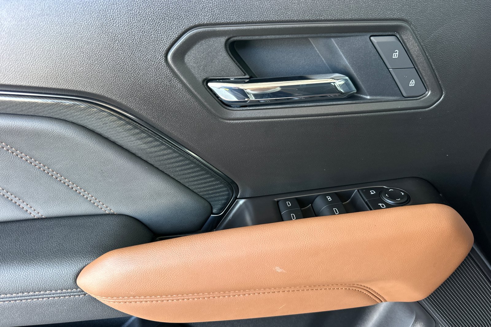Certified 2026 GMC Canyon AT4 AWD/4WD image 11